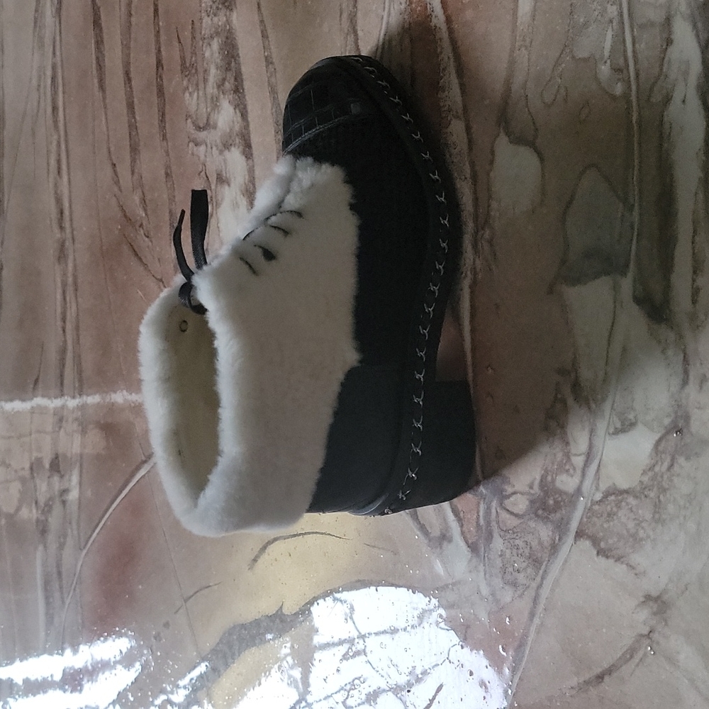 Shoes - Picture 2 of 3